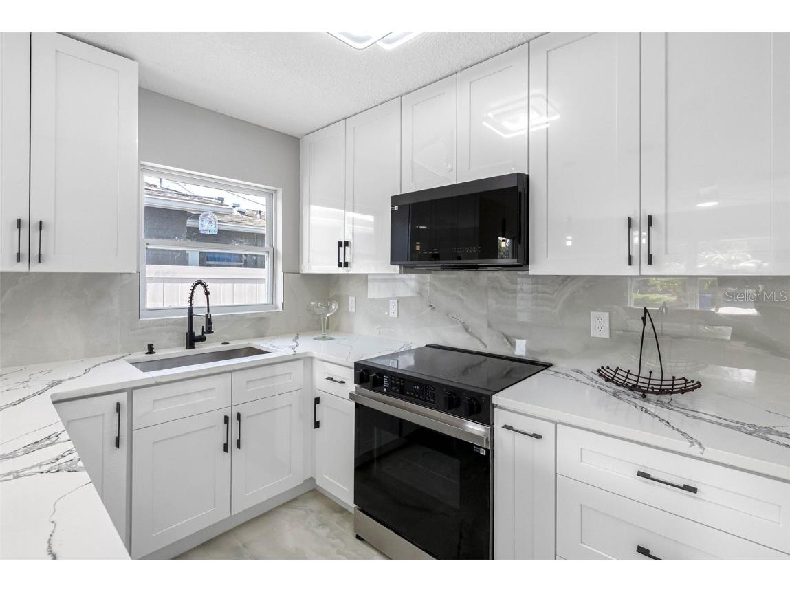 1861 Shore Acres Boulevard NE Saint Petersburg FL 33703 TB8448516 image16