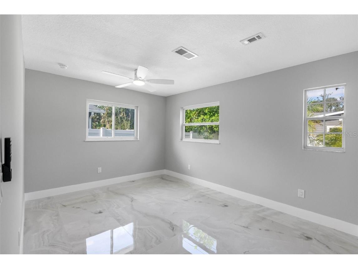 1861 Shore Acres Boulevard NE Saint Petersburg FL 33703 TB8448516 image27