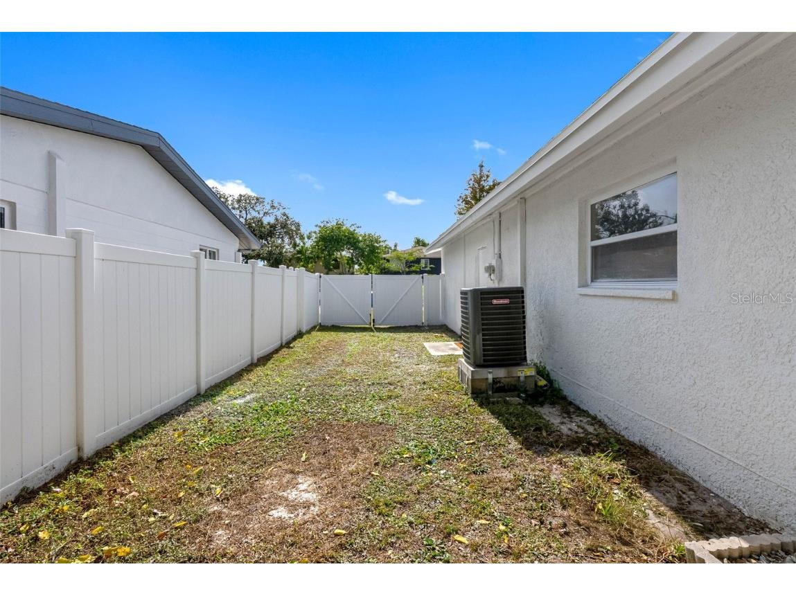 1861 Shore Acres Boulevard NE Saint Petersburg FL 33703 TB8448516 image36
