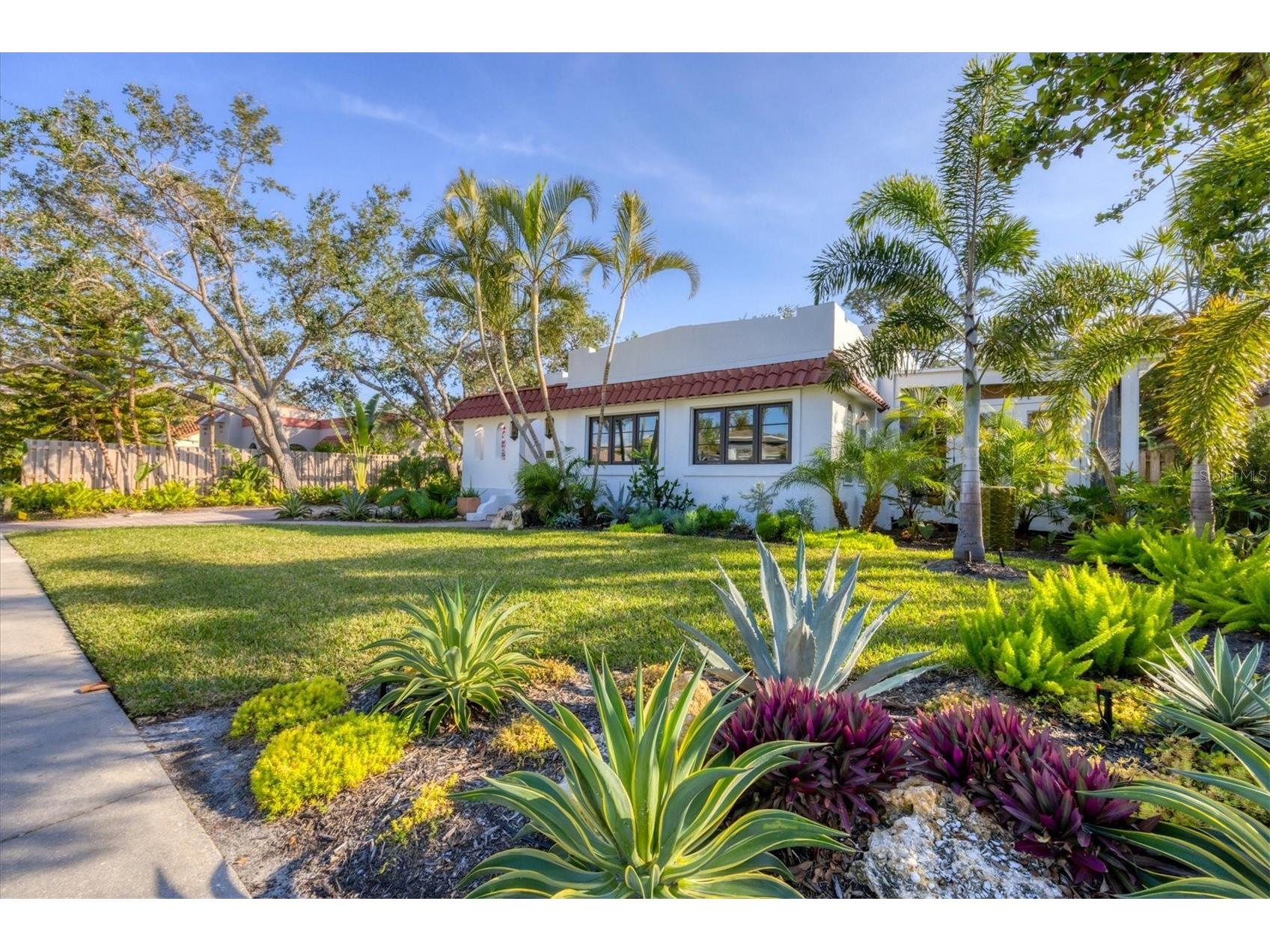 1864 Clematis St Street Sarasota FL 34239 A4696114 image1