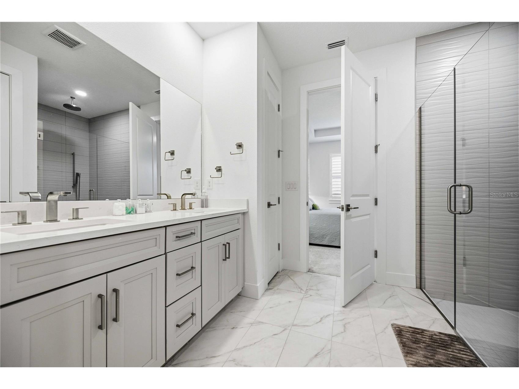 18652 Dayspring Place Venice FL 34293 A4691456 image25