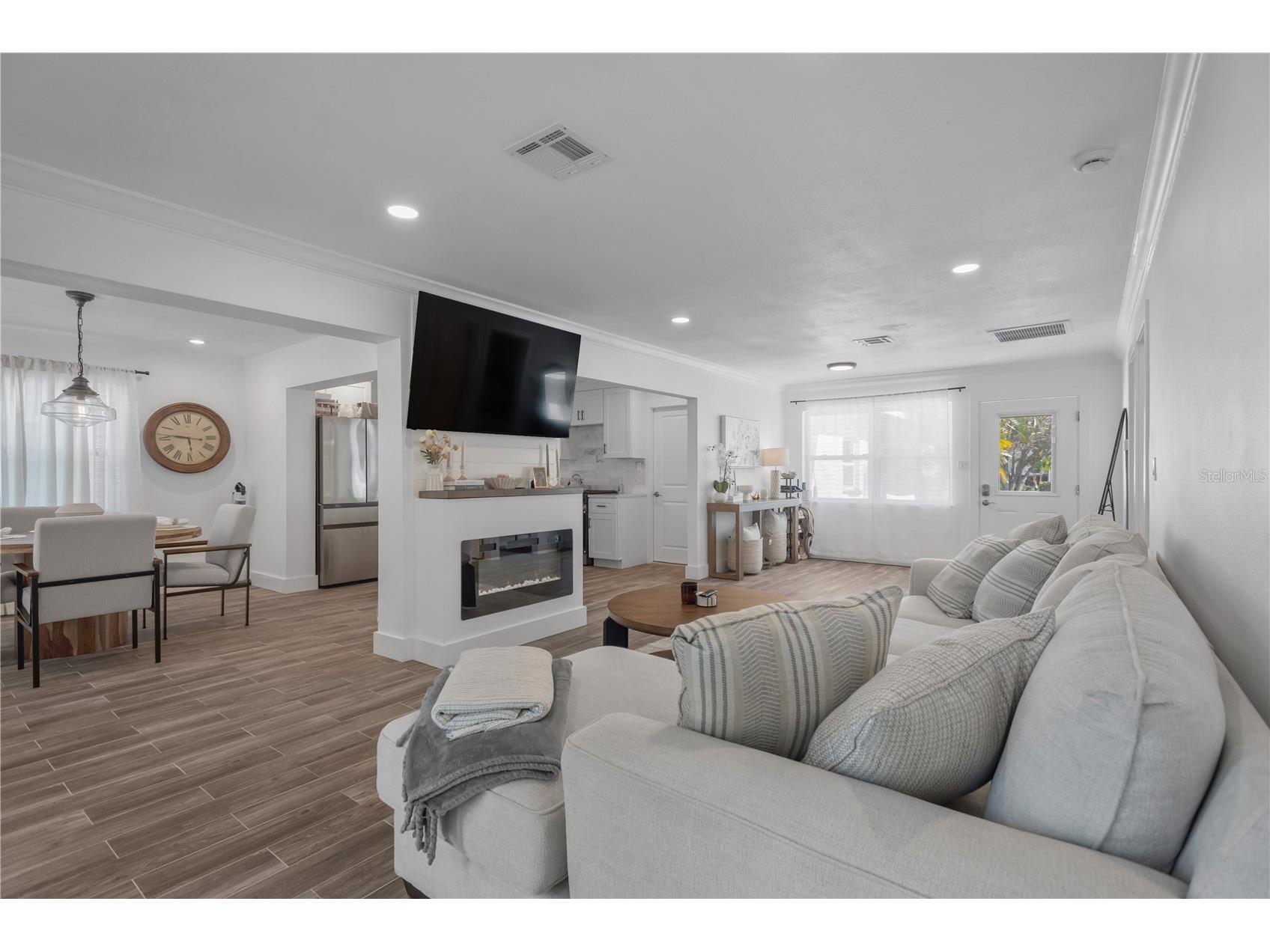 1867 Maryland Avenue NE Saint Petersburg FL 33703 A4684795 image7