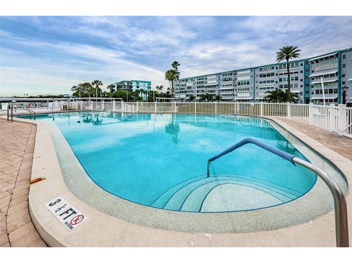 1868 Shore Drive S #102 South Pasadena FL 33707 TB8312970 image16