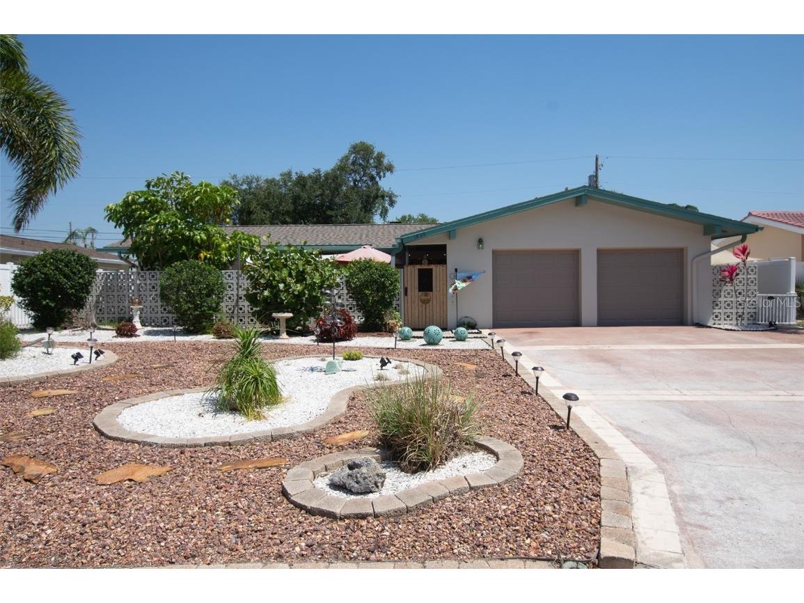 1869 Dolphin Boulevard S Saint Petersburg FL 33707 U8199803 image1