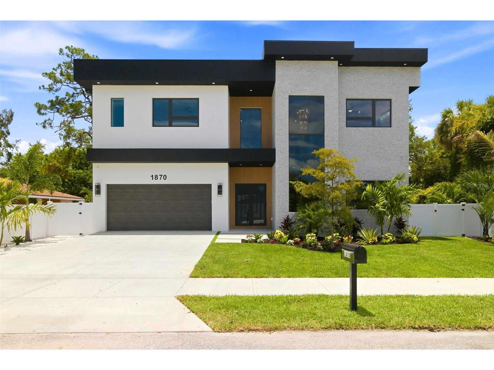1870 Jasmine Drive Sarasota FL 34239 A4696318 image1
