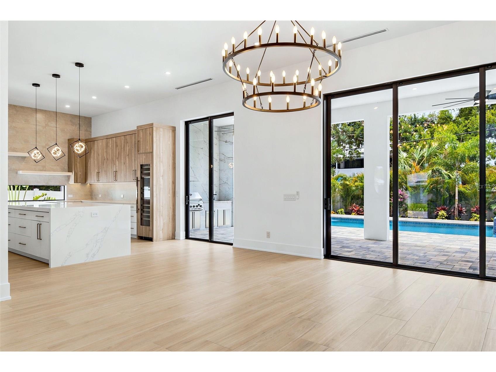 1870 Jasmine Drive Sarasota FL 34239 A4696318 image11