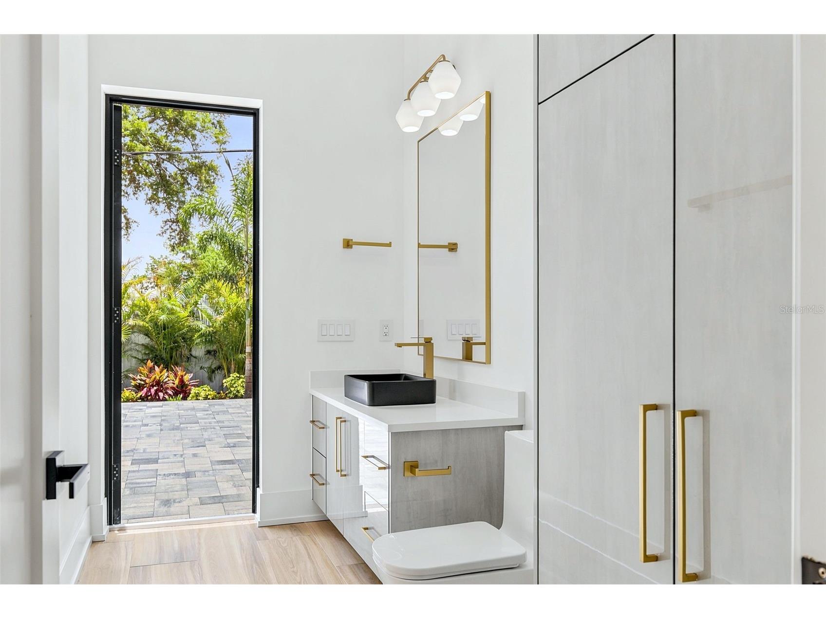 1870 Jasmine Drive Sarasota FL 34239 A4696318 image14