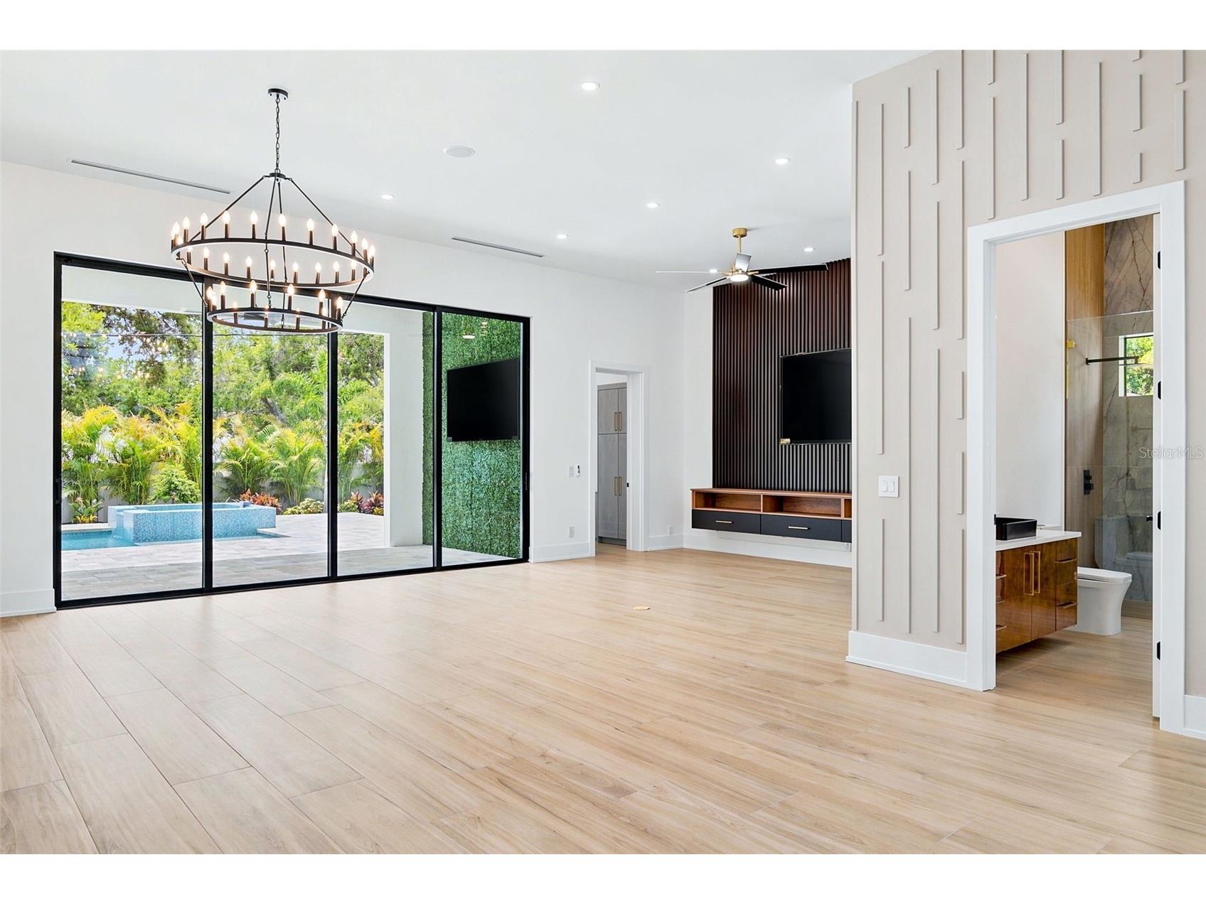 1870 Jasmine Drive Sarasota FL 34239 A4696318 image15