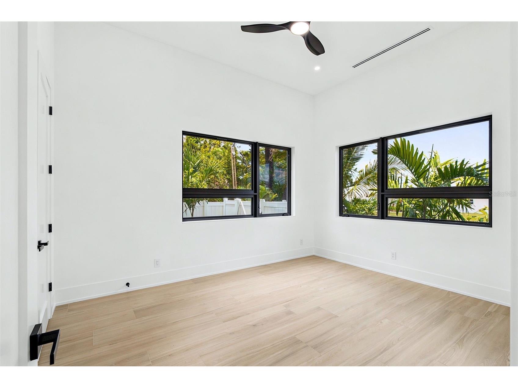 1870 Jasmine Drive Sarasota FL 34239 A4696318 image18