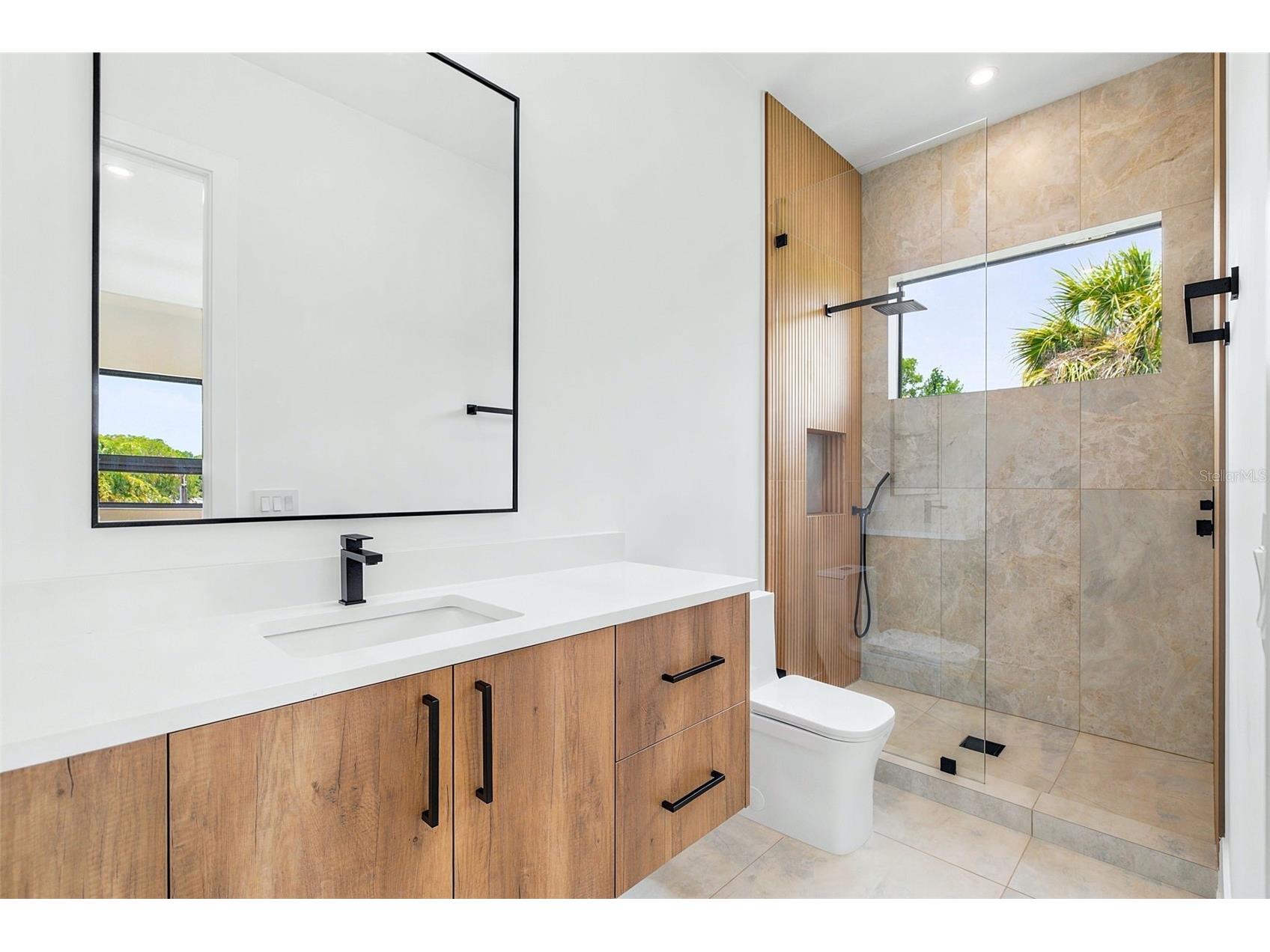 1870 Jasmine Drive Sarasota FL 34239 A4696318 image25