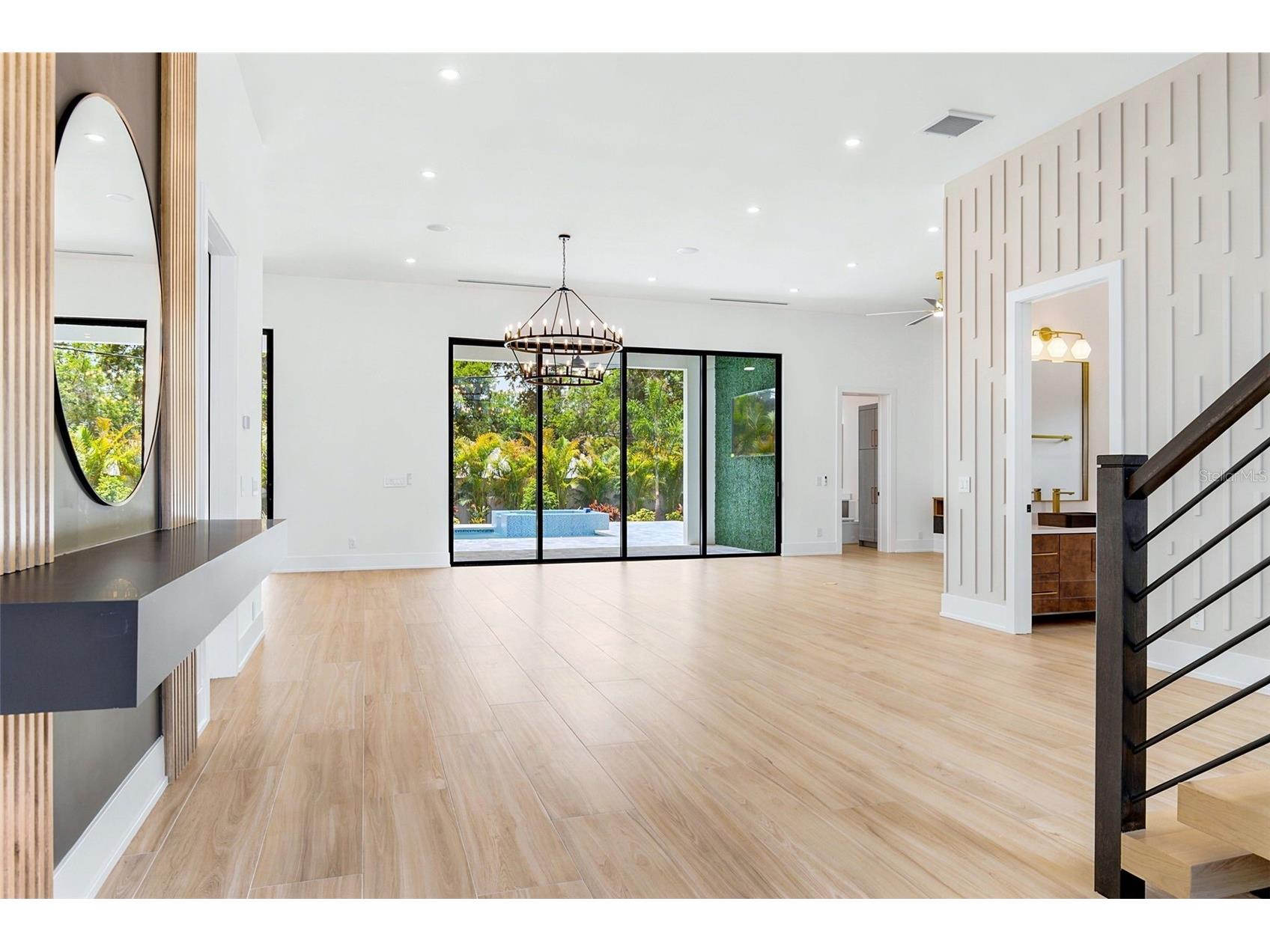 1870 Jasmine Drive Sarasota FL 34239 A4696318 image3