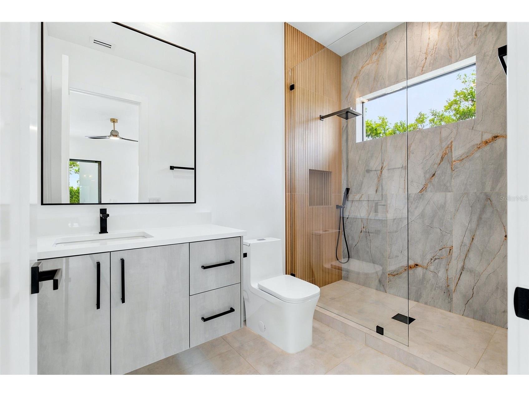 1870 Jasmine Drive Sarasota FL 34239 A4696318 image32