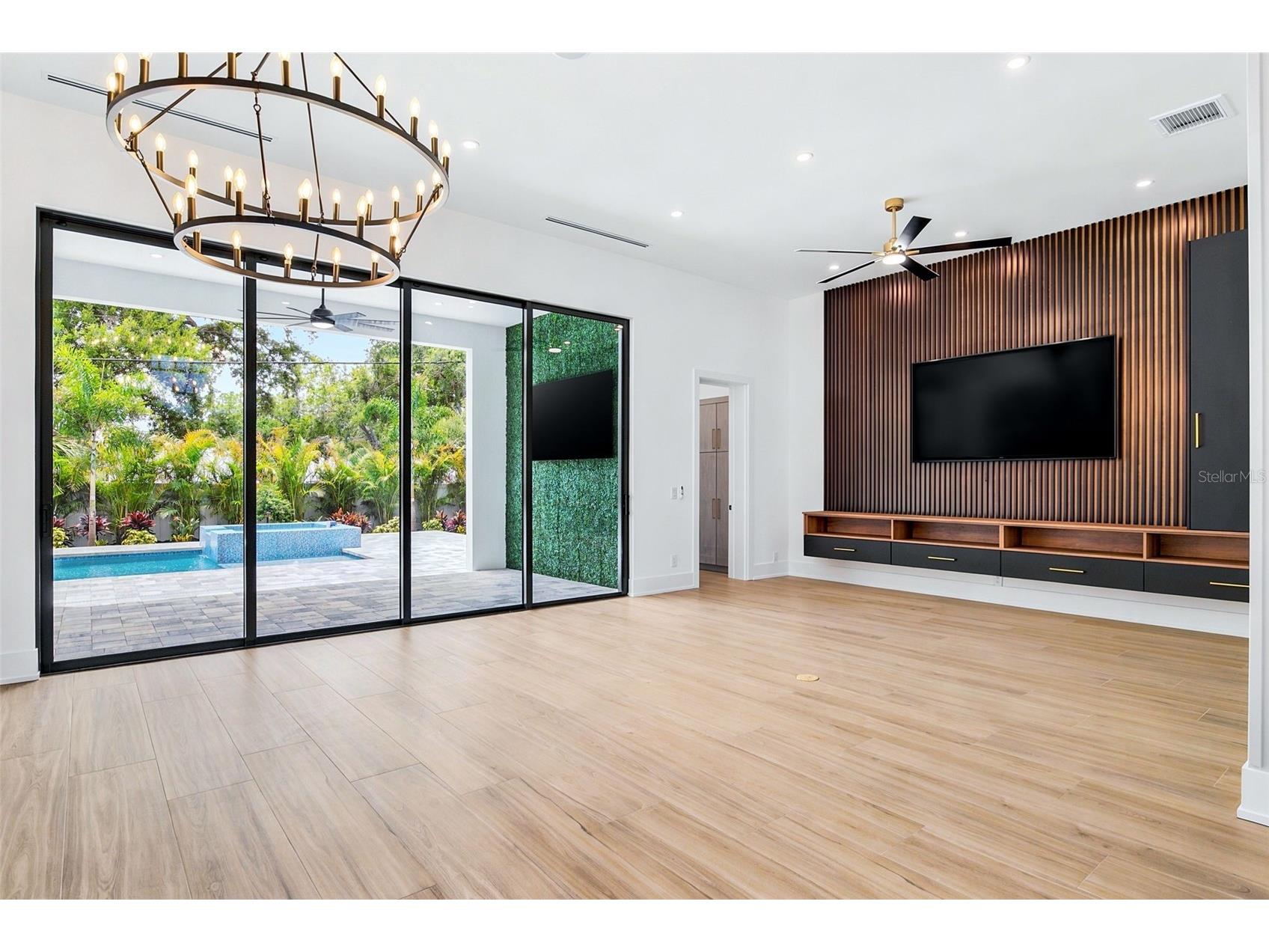 1870 Jasmine Drive Sarasota FL 34239 A4696318 image5
