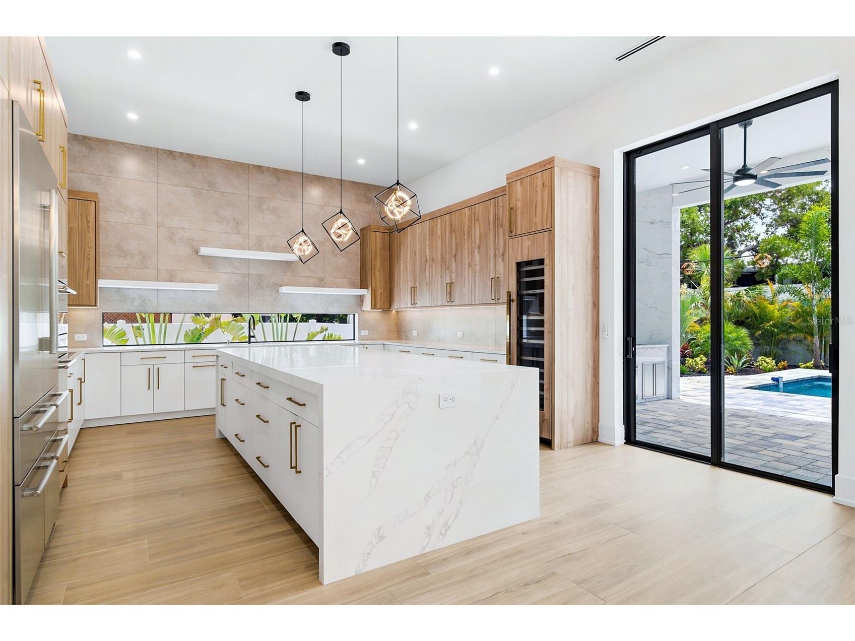 1870 Jasmine Drive Sarasota FL 34239 A4696318 image8