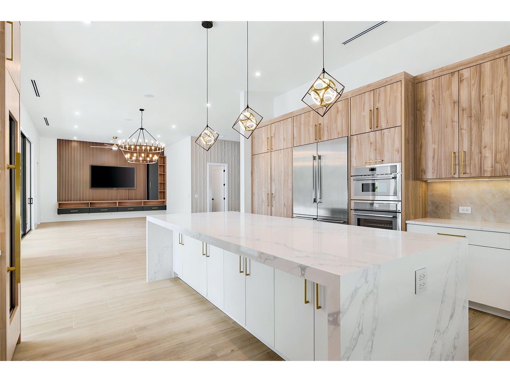 1870 Jasmine Drive Sarasota FL 34239 A4696318 image9