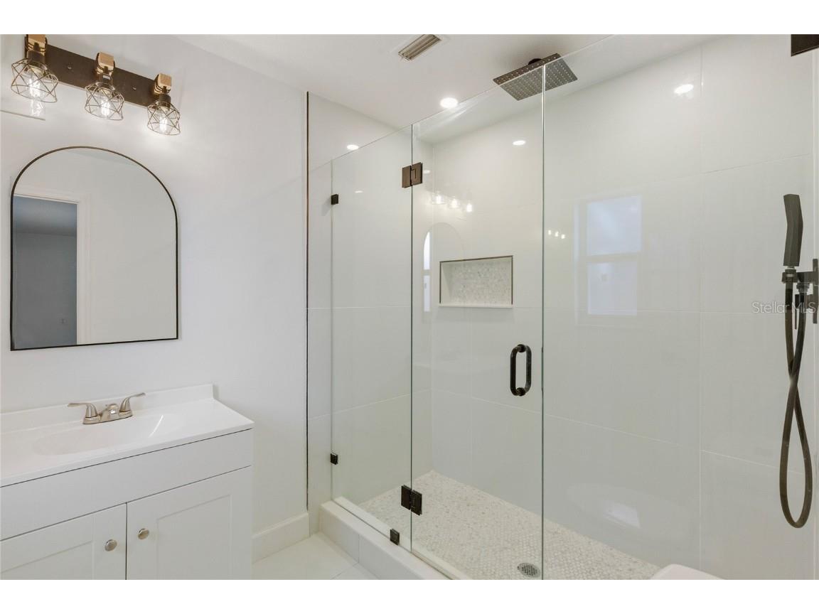 1872 New Hampshire Avenue NE Saint Petersburg FL 33703 TB8430914 image16