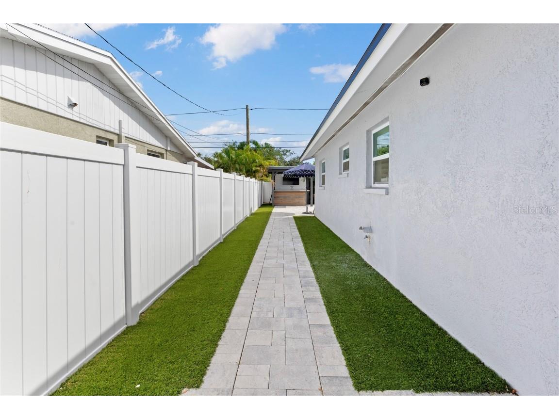 1872 New Hampshire Avenue NE Saint Petersburg FL 33703 TB8430914 image28