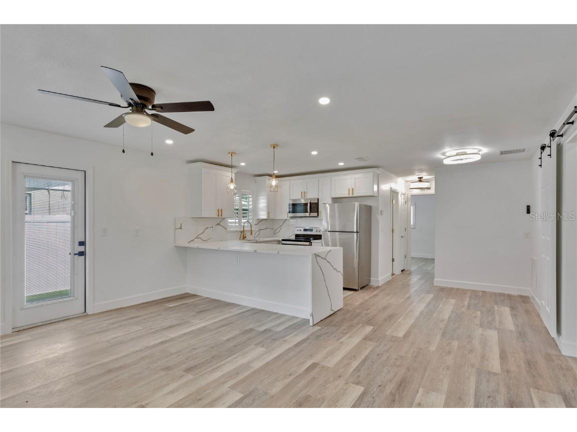 1872 New Hampshire Avenue NE Saint Petersburg FL 33703 TB8430914 image3