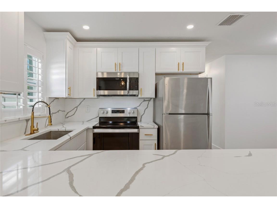 1872 New Hampshire Avenue NE Saint Petersburg FL 33703 TB8430914 image5