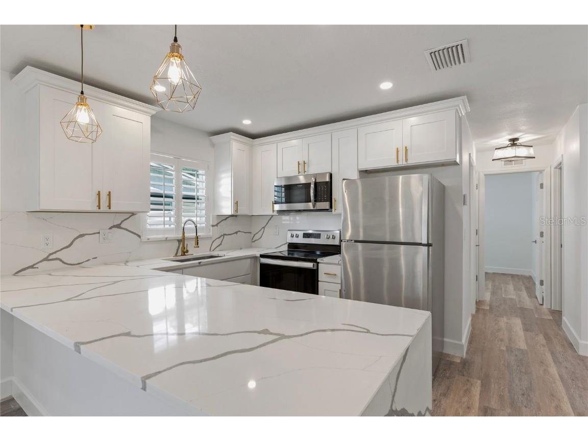 1872 New Hampshire Avenue NE Saint Petersburg FL 33703 TB8430914 image6