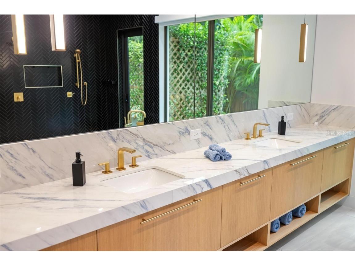 1873 Rose Street Sarasota FL 34239 A4664056 image54