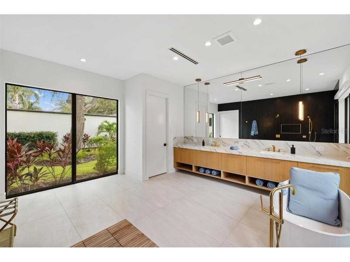 1873 Rose Street Sarasota FL 34239 A4664056 image55