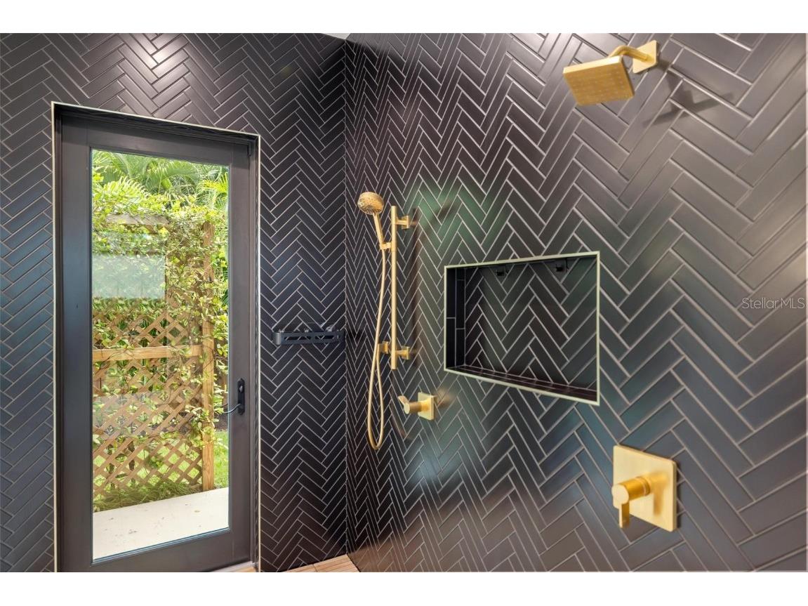 1873 Rose Street Sarasota FL 34239 A4664056 image56