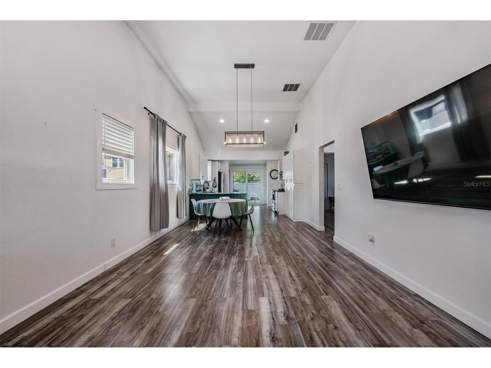 1875 Michigan Avenue NE Saint Petersburg FL 33703 TB8487449 image13