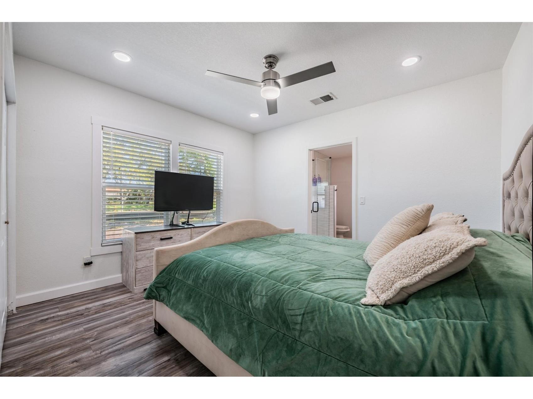 1875 Michigan Avenue NE Saint Petersburg FL 33703 TB8487449 image25