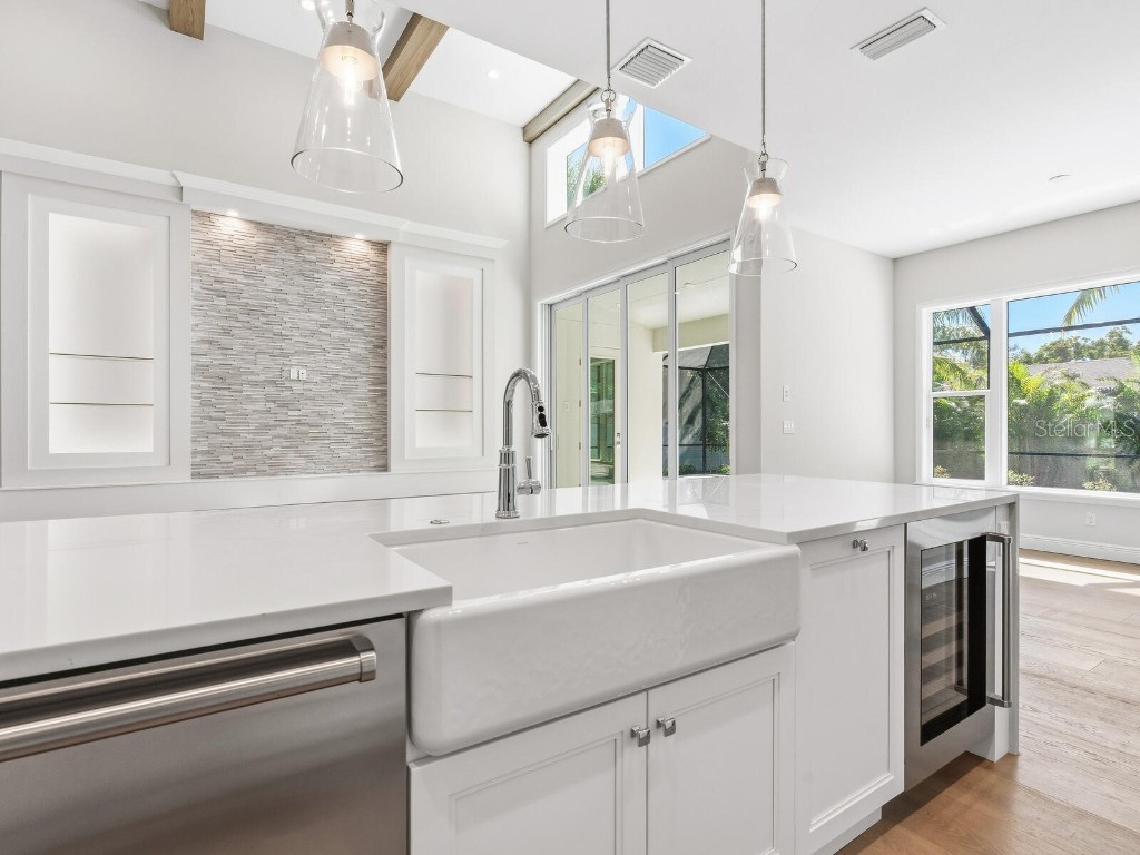 1876 Magnolia Street Sarasota FL 34239 A4674004 image14