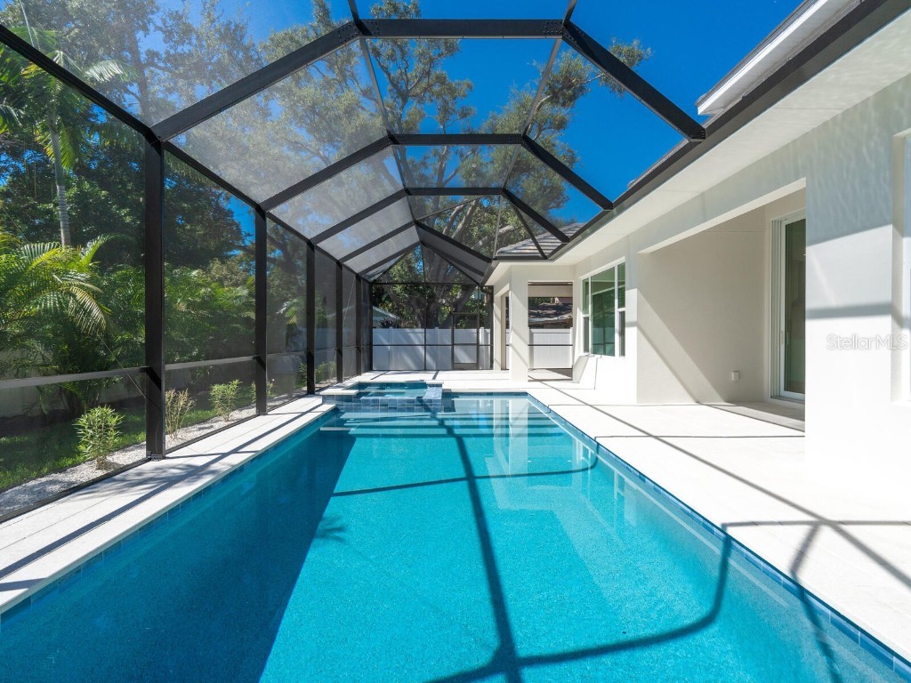 1876 Magnolia Street Sarasota FL 34239 A4674004 image38