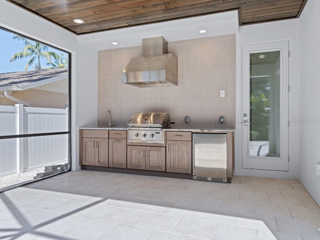 1876 Magnolia Street Sarasota FL 34239 A4674004 image41