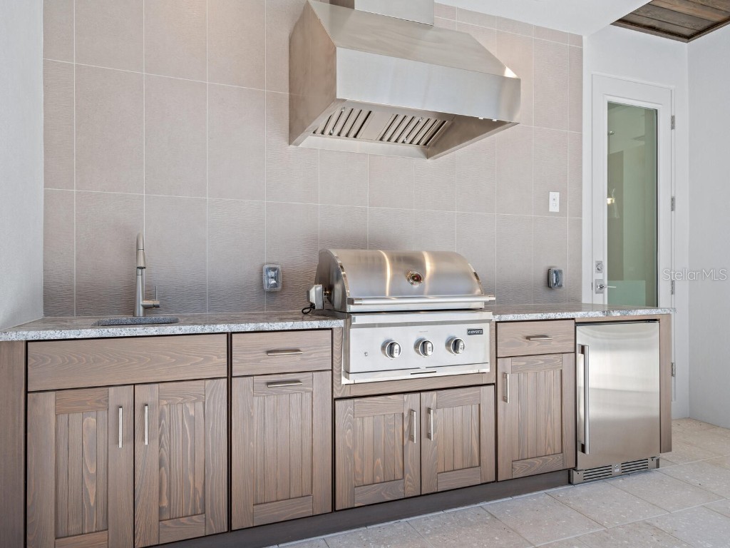 1876 Magnolia Street Sarasota FL 34239 A4674004 image42