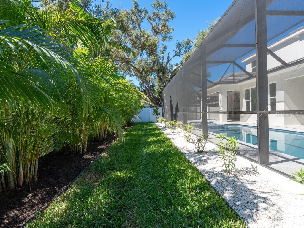 1876 Magnolia Street Sarasota FL 34239 A4674004 image48