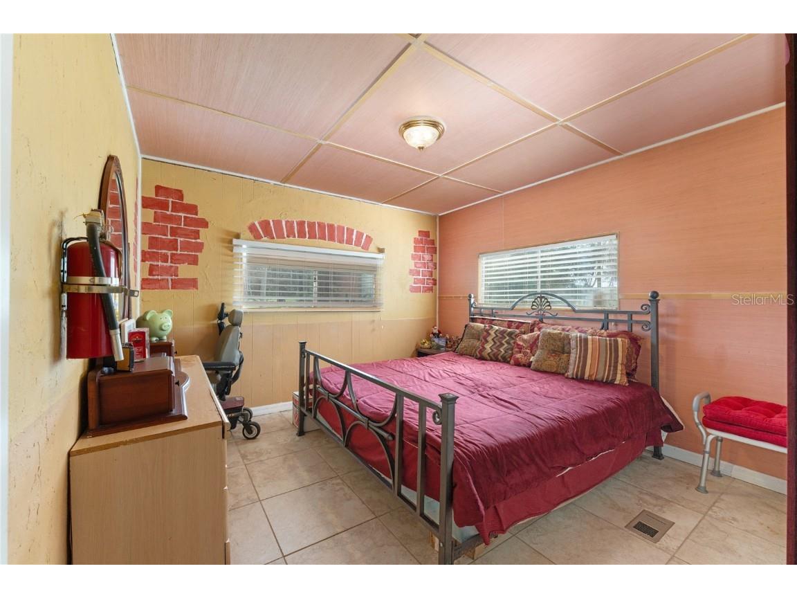 1877 C 478a Webster FL 33597 G5098916 image29