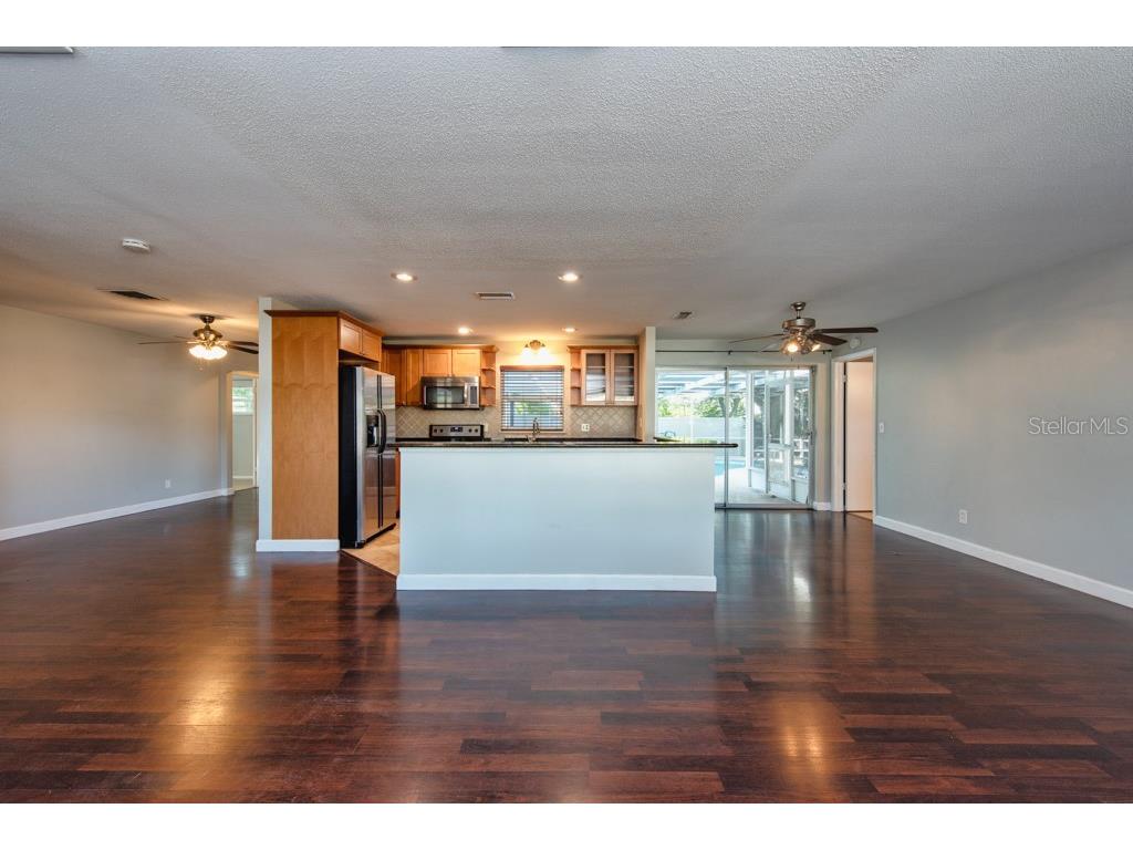 1877 Dawn Drive Clearwater FL 33763 TB8440789 image4