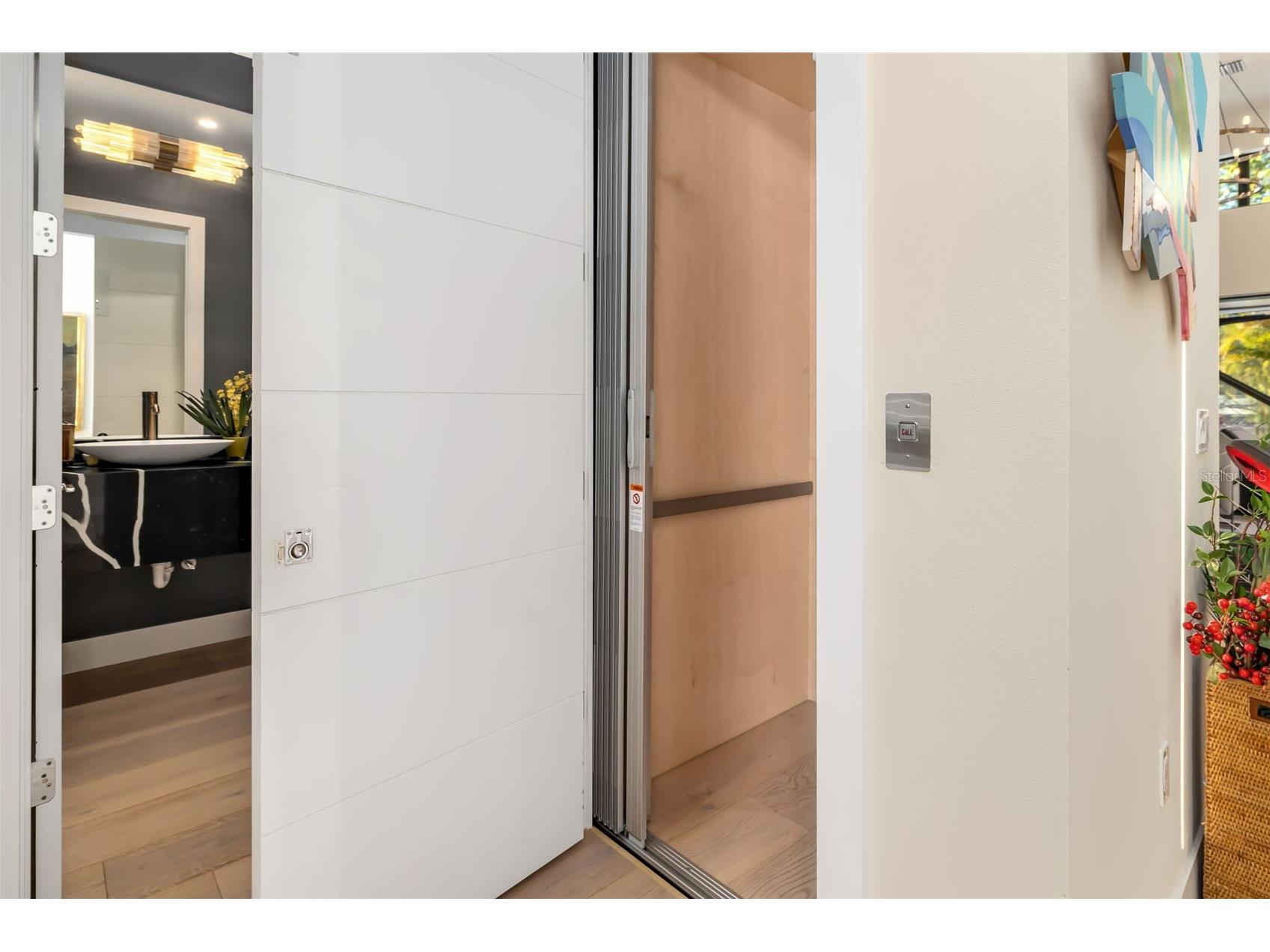 1879 Hibiscus Street Sarasota FL 34239 A4677284 image11