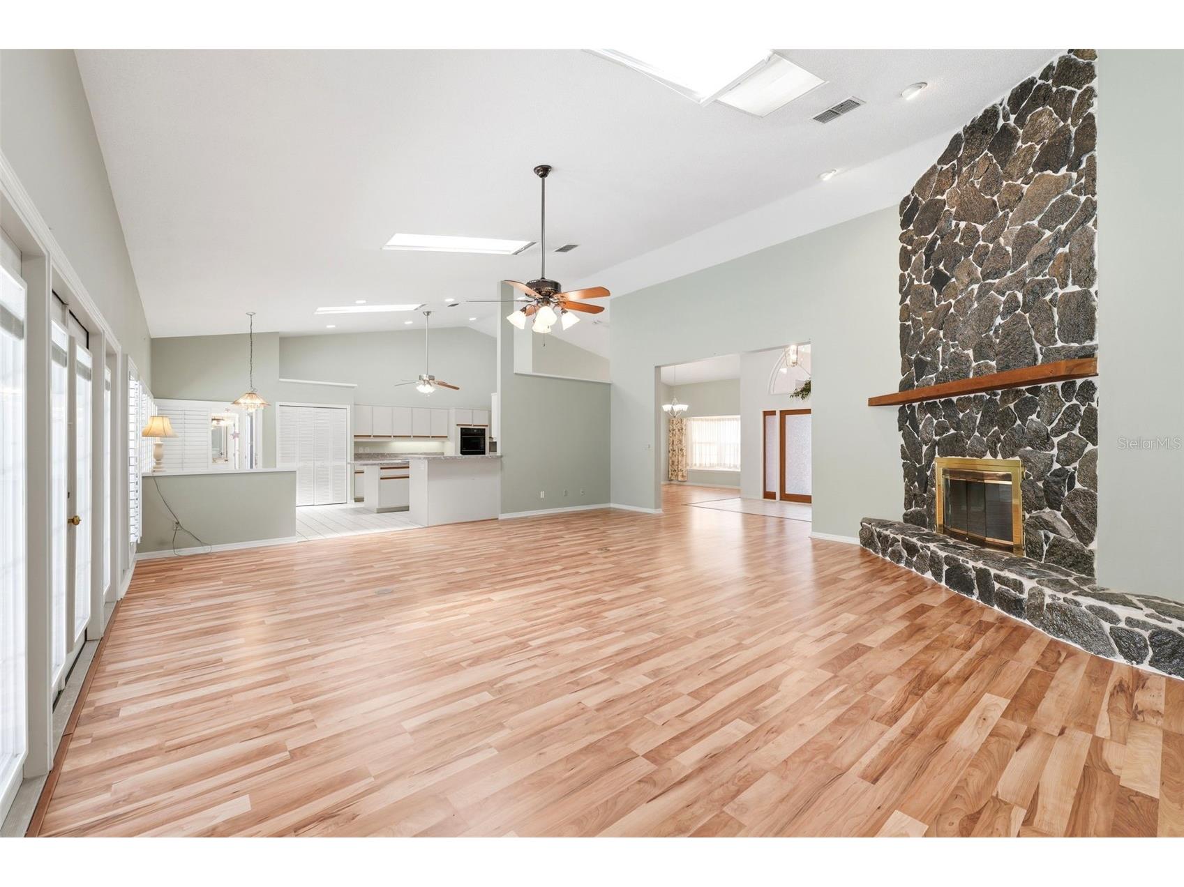 18805 Kelly Road Spring Hill FL 34610 W7884407 image9