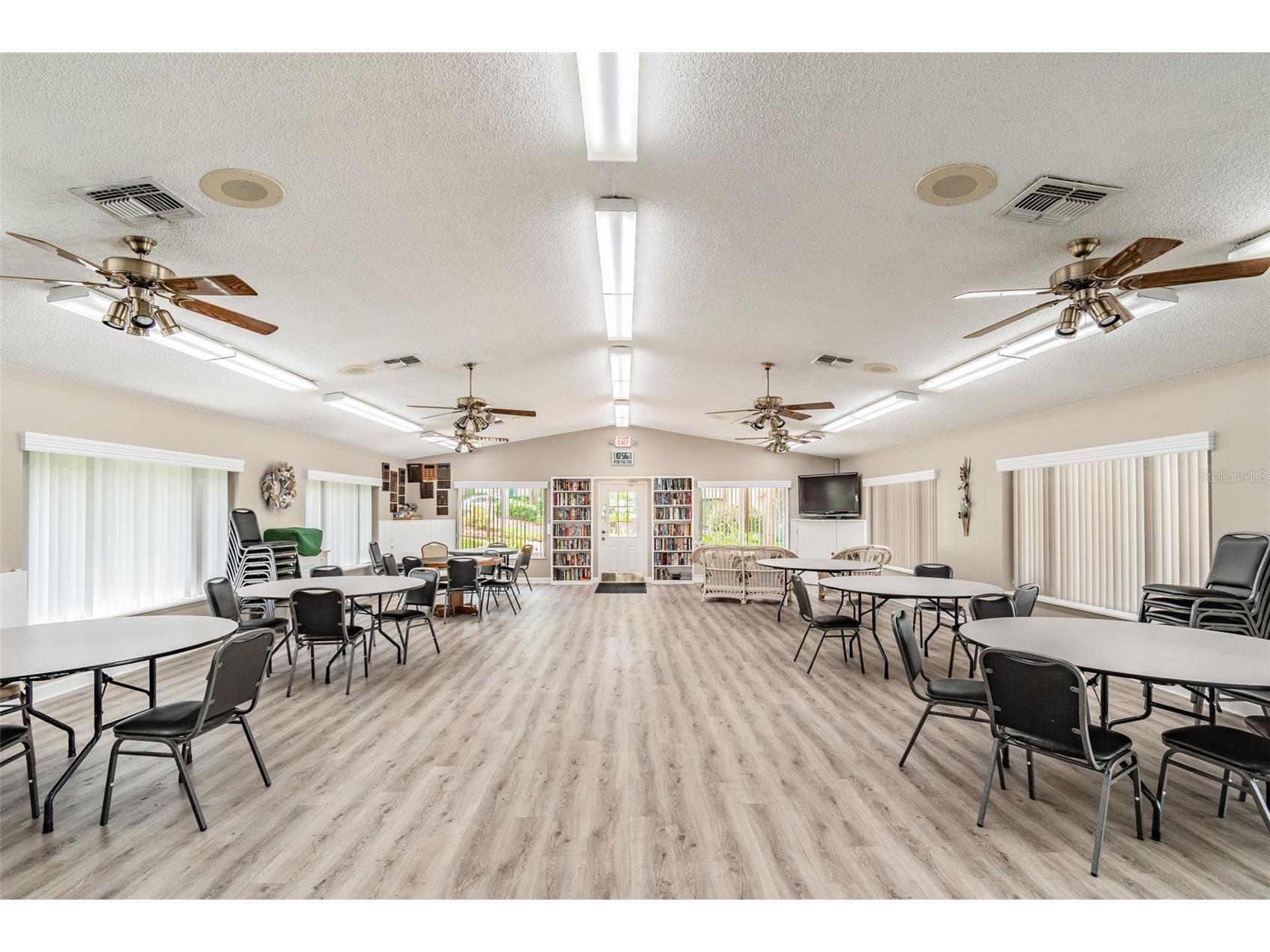 1882 Pine Ridge Way W #E1 Palm Harbor FL 34684 TB8463888 image24