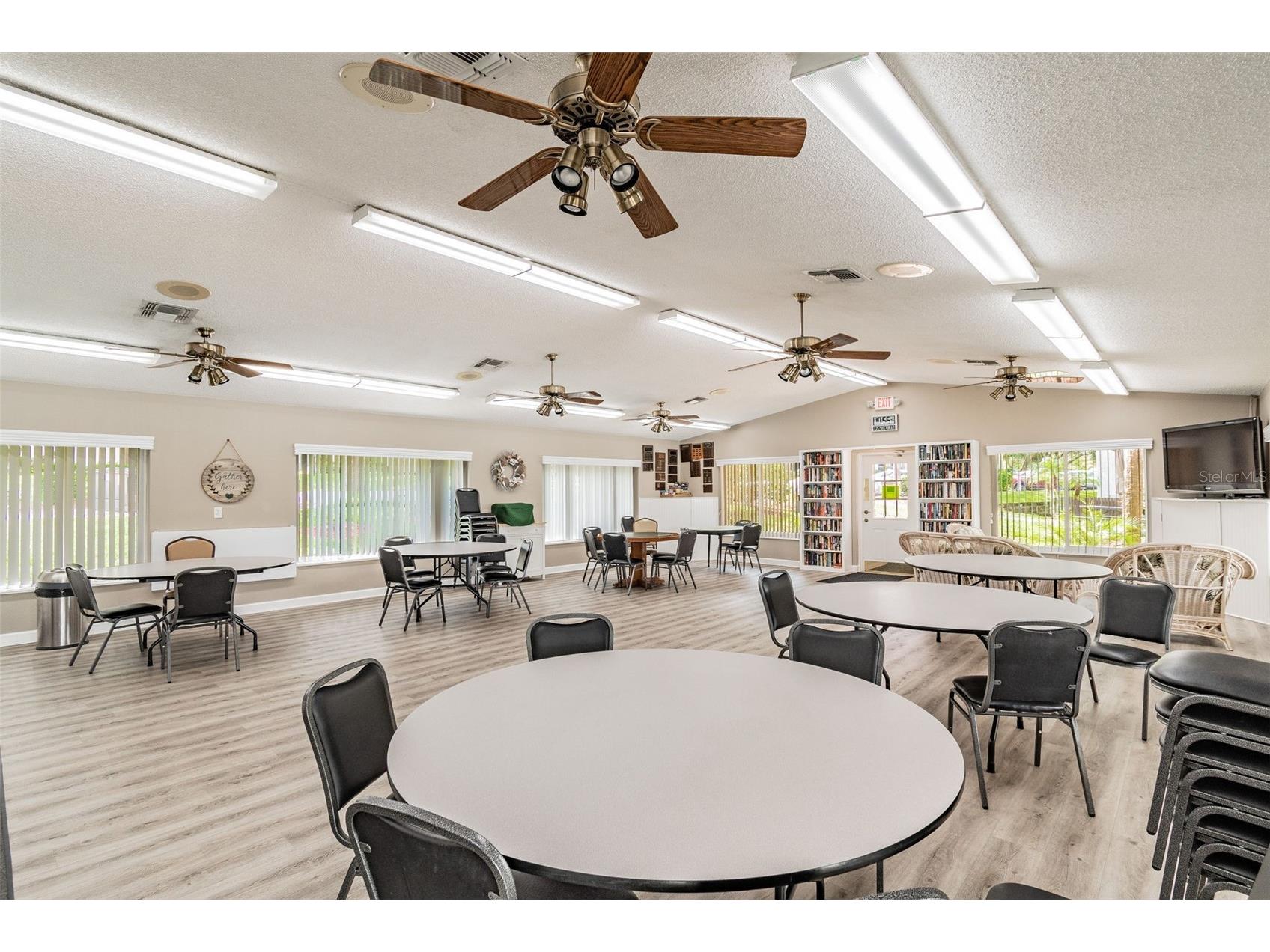 1882 Pine Ridge Way W #E1 Palm Harbor FL 34684 TB8463888 image25