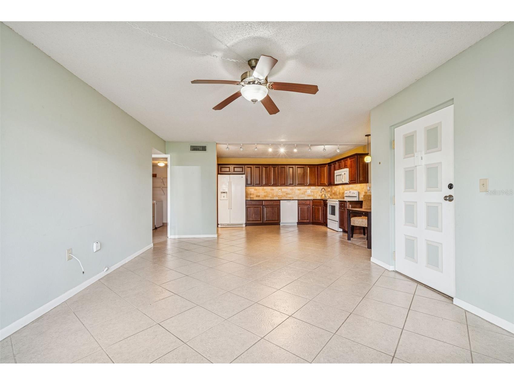 1882 Pine Ridge Way W #E1 Palm Harbor FL 34684 TB8463888 image5