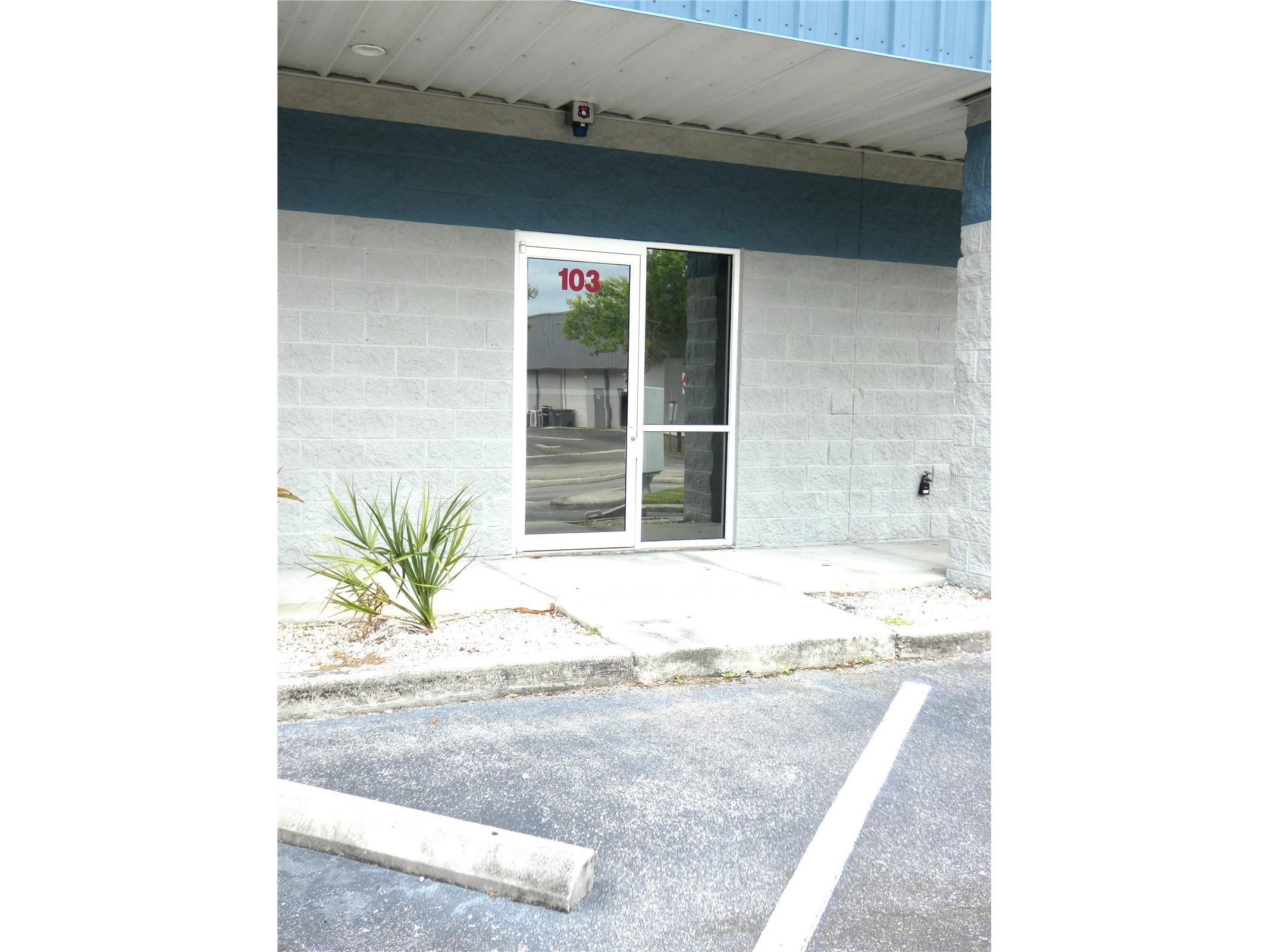 1882 Porter Lake Drive #103 Sarasota FL 34240 A4688054 image3