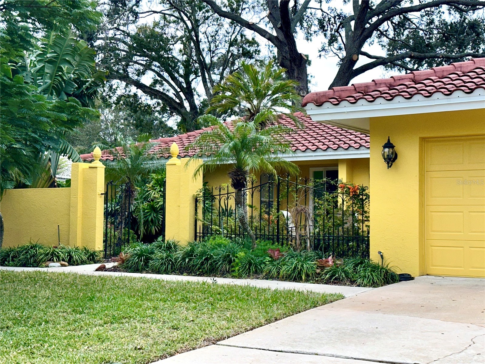 1883 Riviera Circle Sarasota FL 34232 A4692248 image1