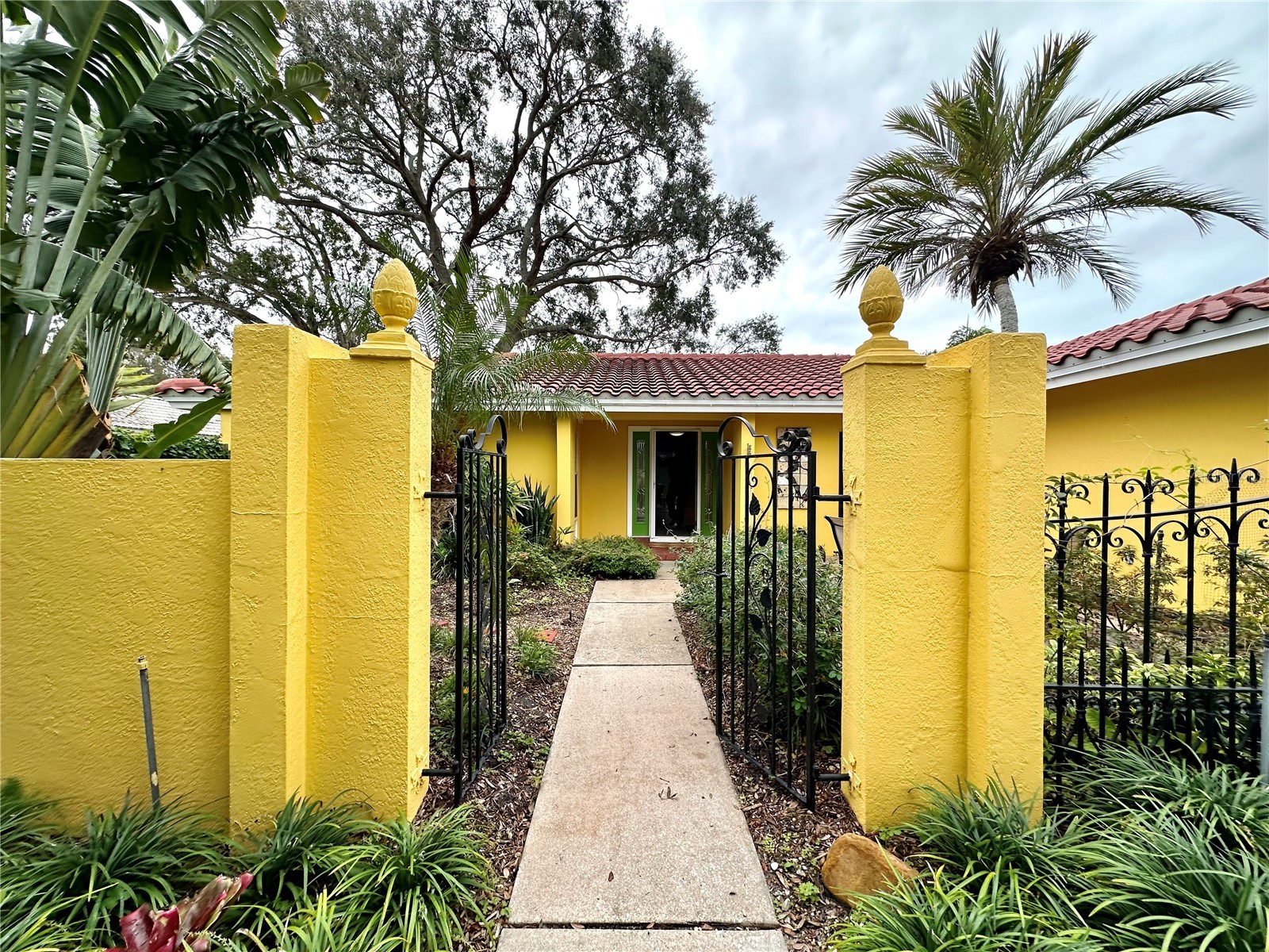 1883 Riviera Circle Sarasota FL 34232 A4692248 image2