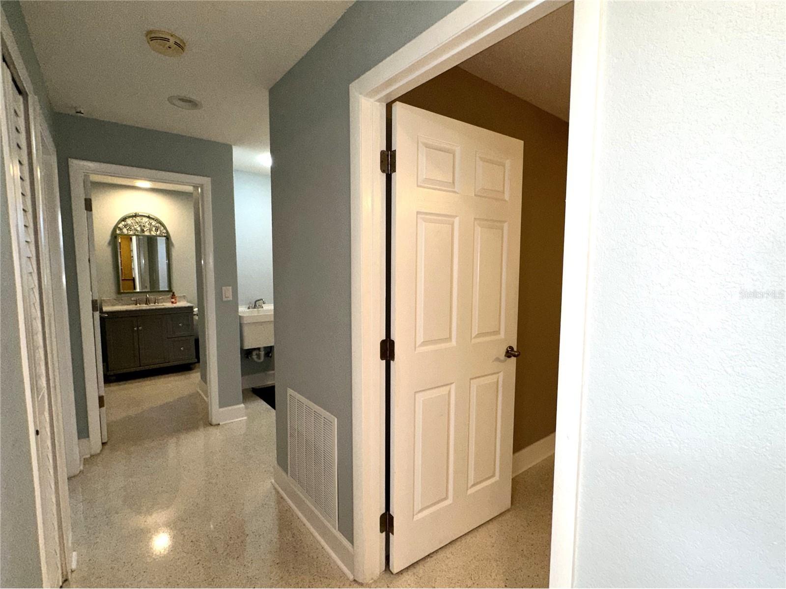 1883 Riviera Circle Sarasota FL 34232 A4692248 image23