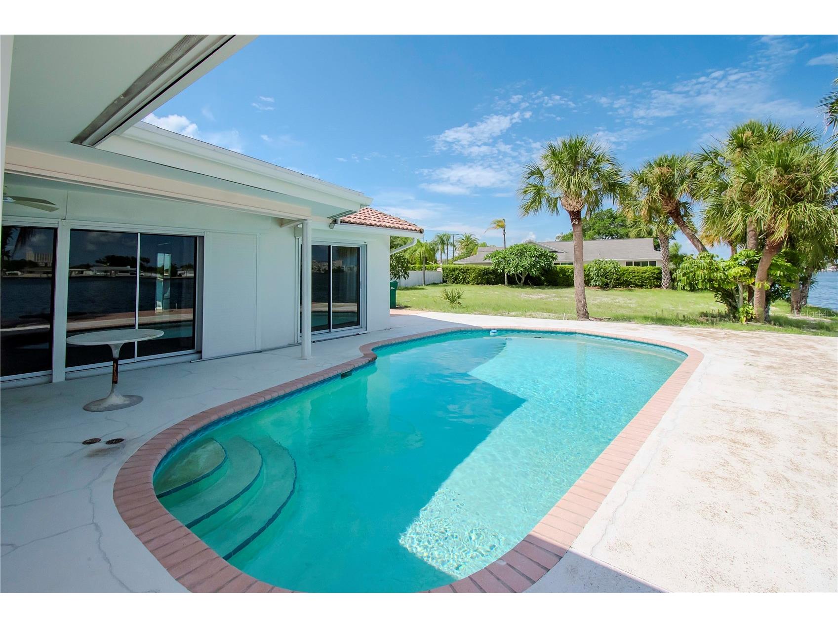 1884 Dolphin Boulevard S Saint Petersburg FL 33707 U8250458 image10