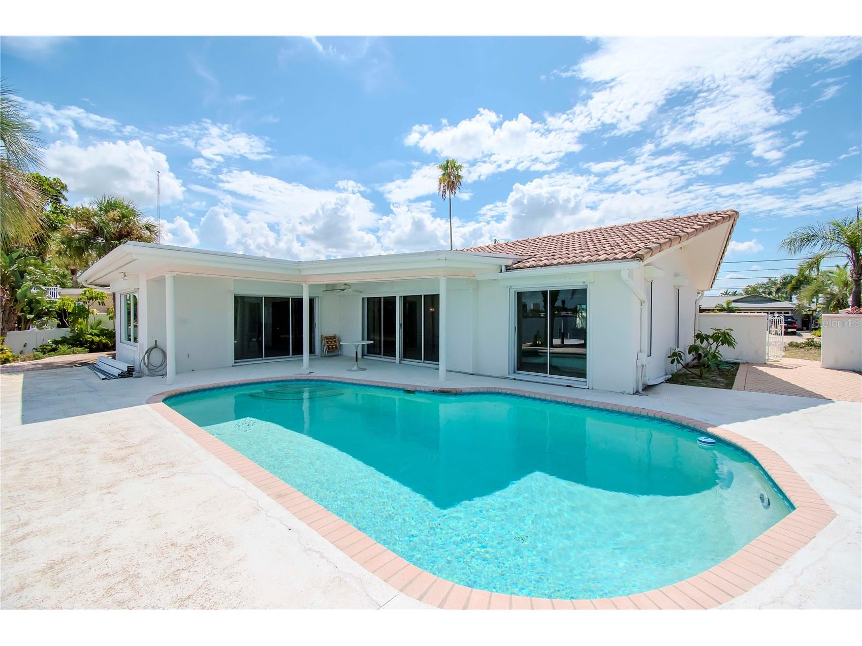 1884 Dolphin Boulevard S Saint Petersburg FL 33707 U8250458 image12