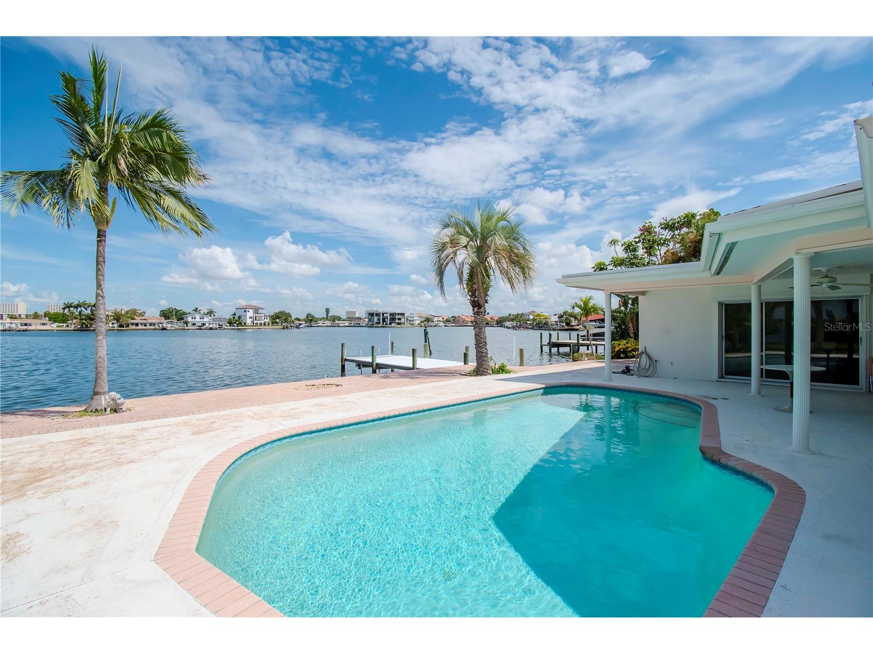 1884 Dolphin Boulevard S Saint Petersburg FL 33707 U8250458 image14