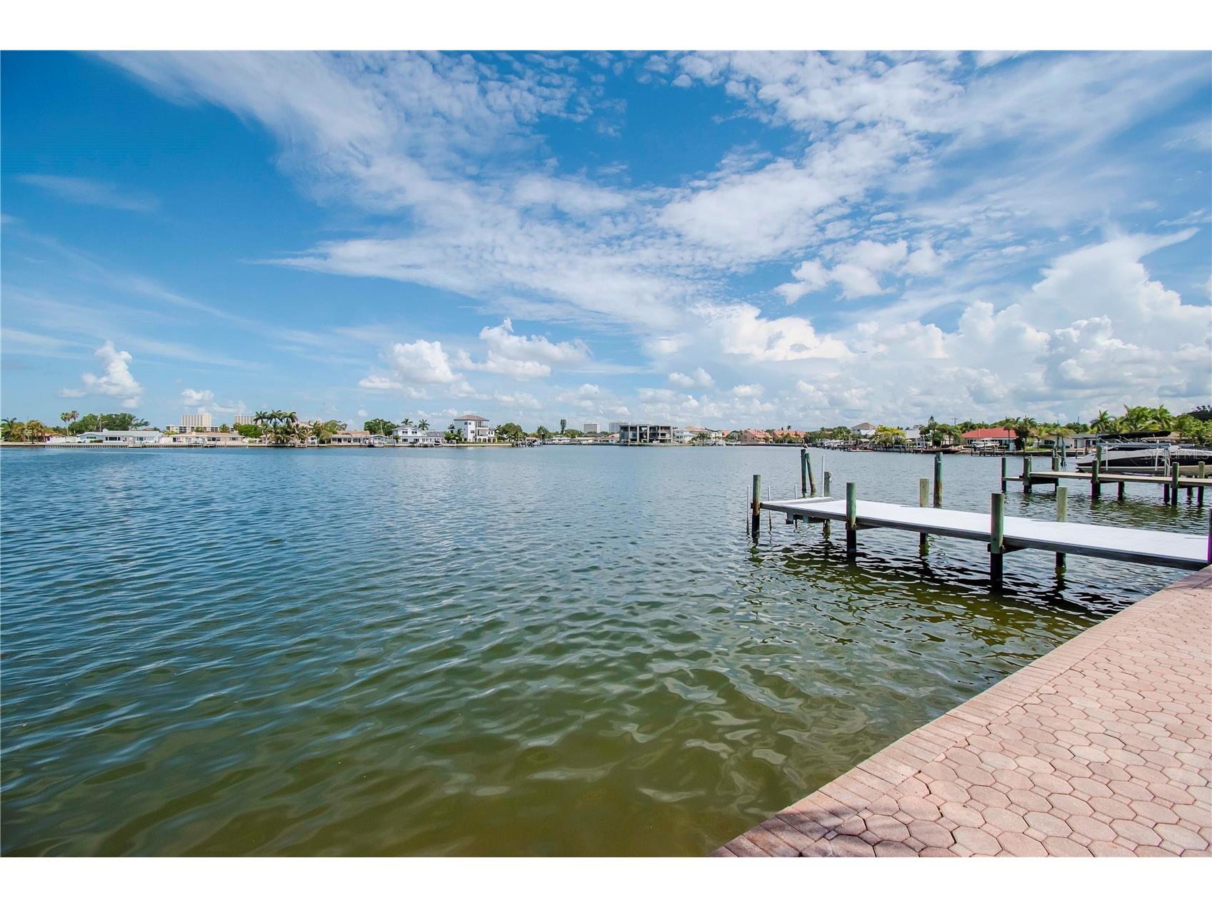 1884 Dolphin Boulevard S Saint Petersburg FL 33707 U8250458 image15