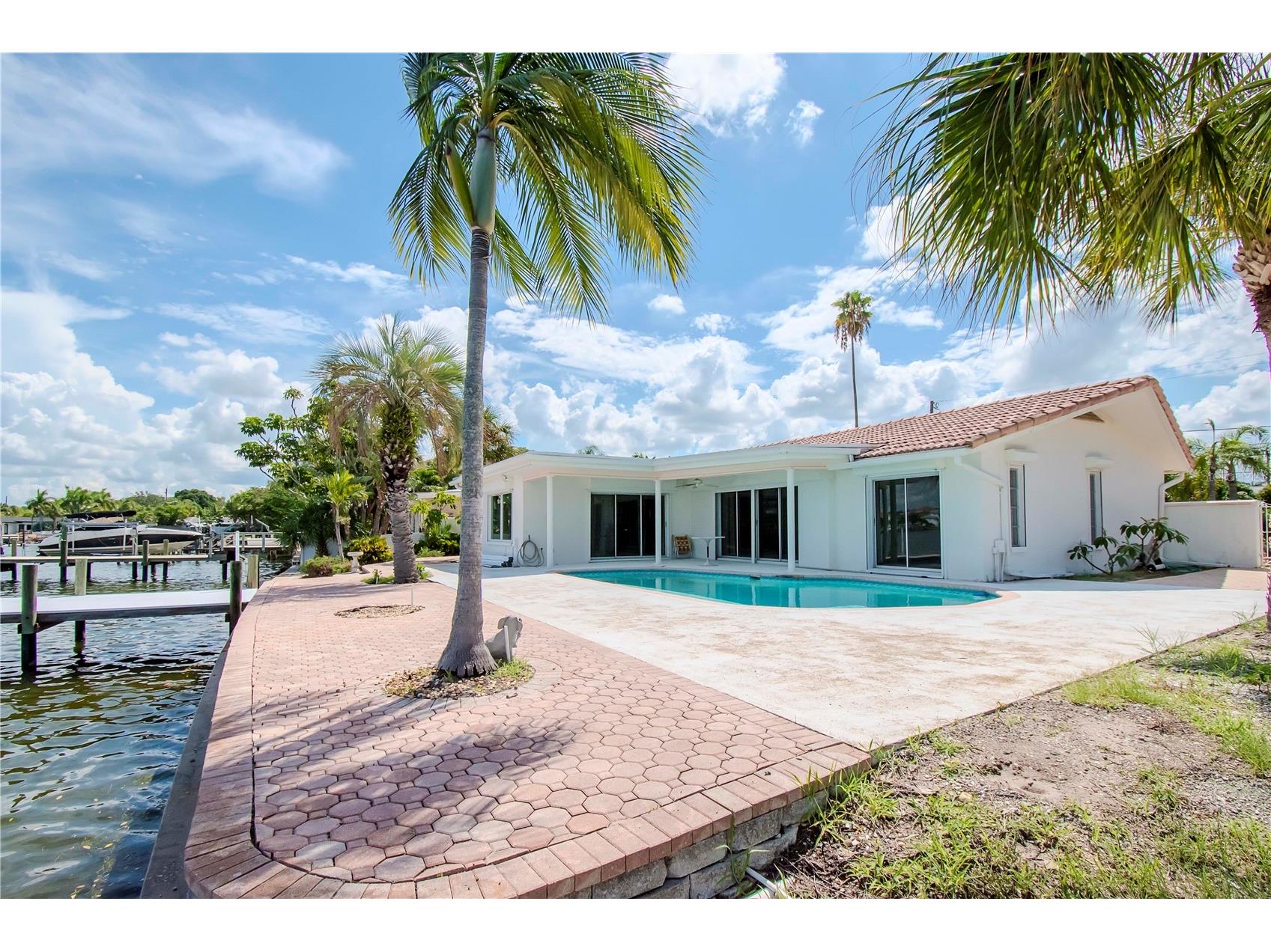 1884 Dolphin Boulevard S Saint Petersburg FL 33707 U8250458 image17